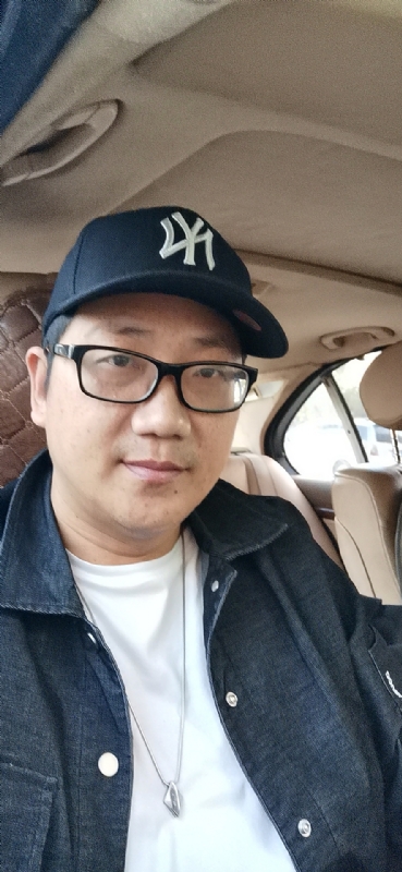 拥抱幸福的第一张照片--将乐相亲网